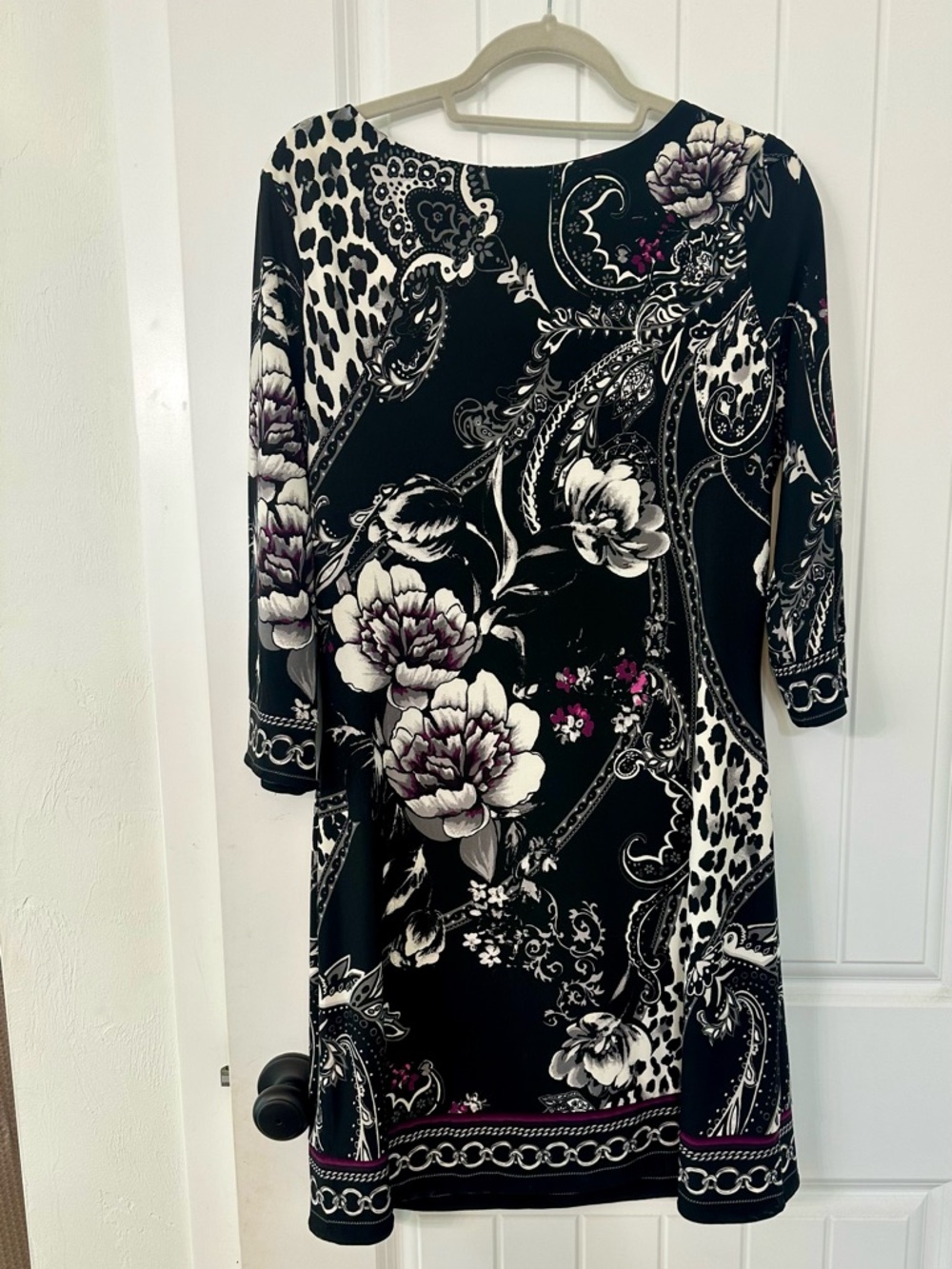 White House Black Market. Semi Vintage. Black & White Floral Paisley Shift Dress - Picture 5 of 5